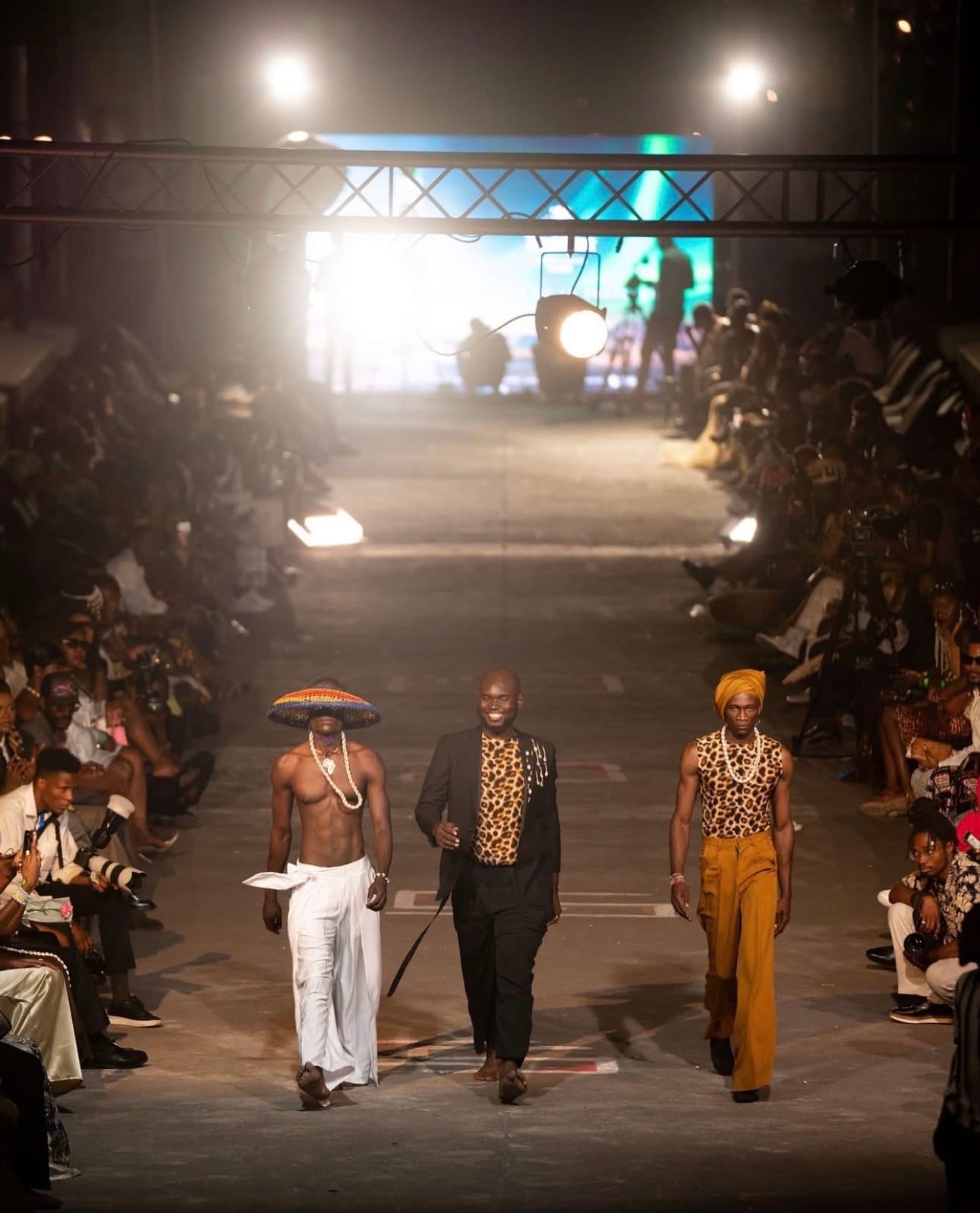 fashion_monument_power